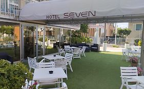 Hotel Seven
