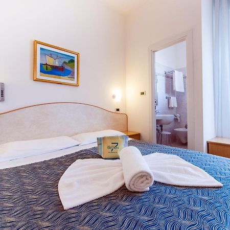 Hotel Seven Rimini Camera foto