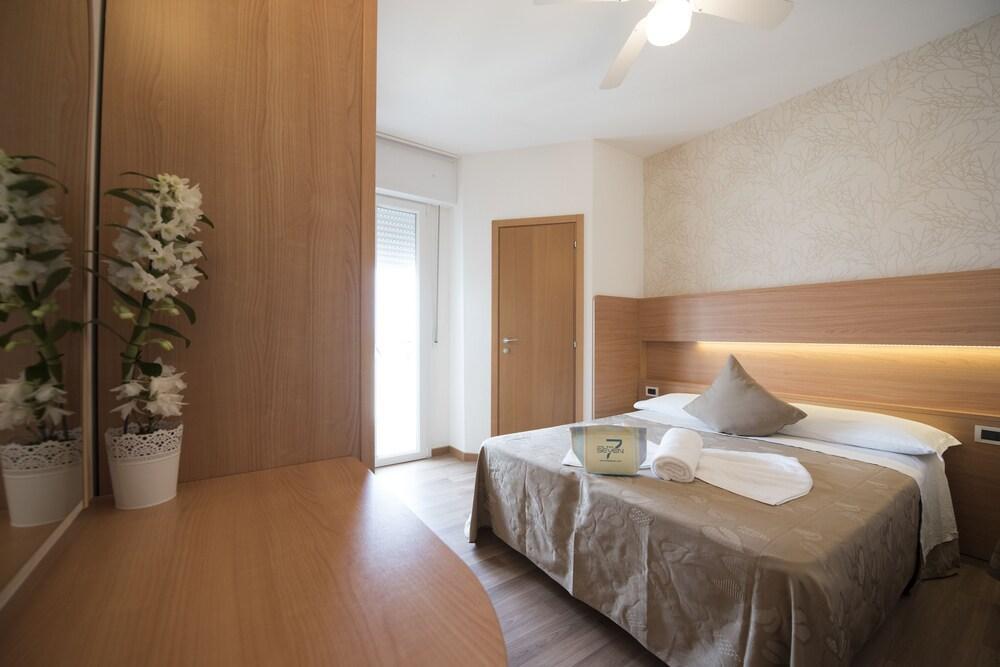 Hotel Seven Rimini Esterno foto
