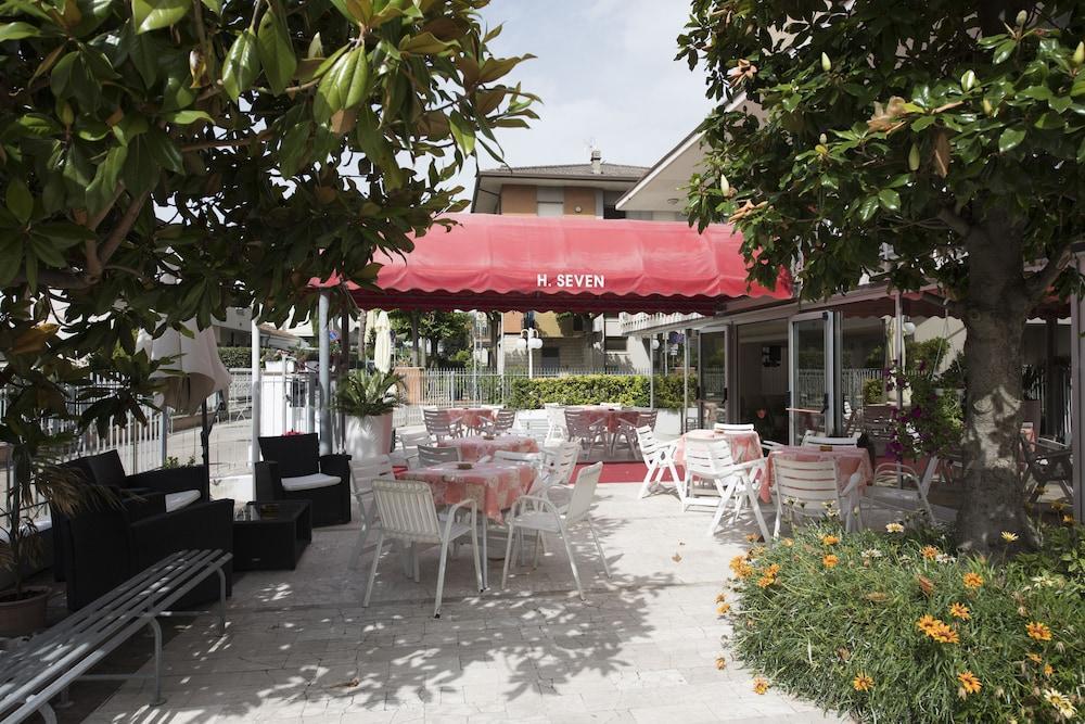 Hotel Seven Rimini Esterno foto