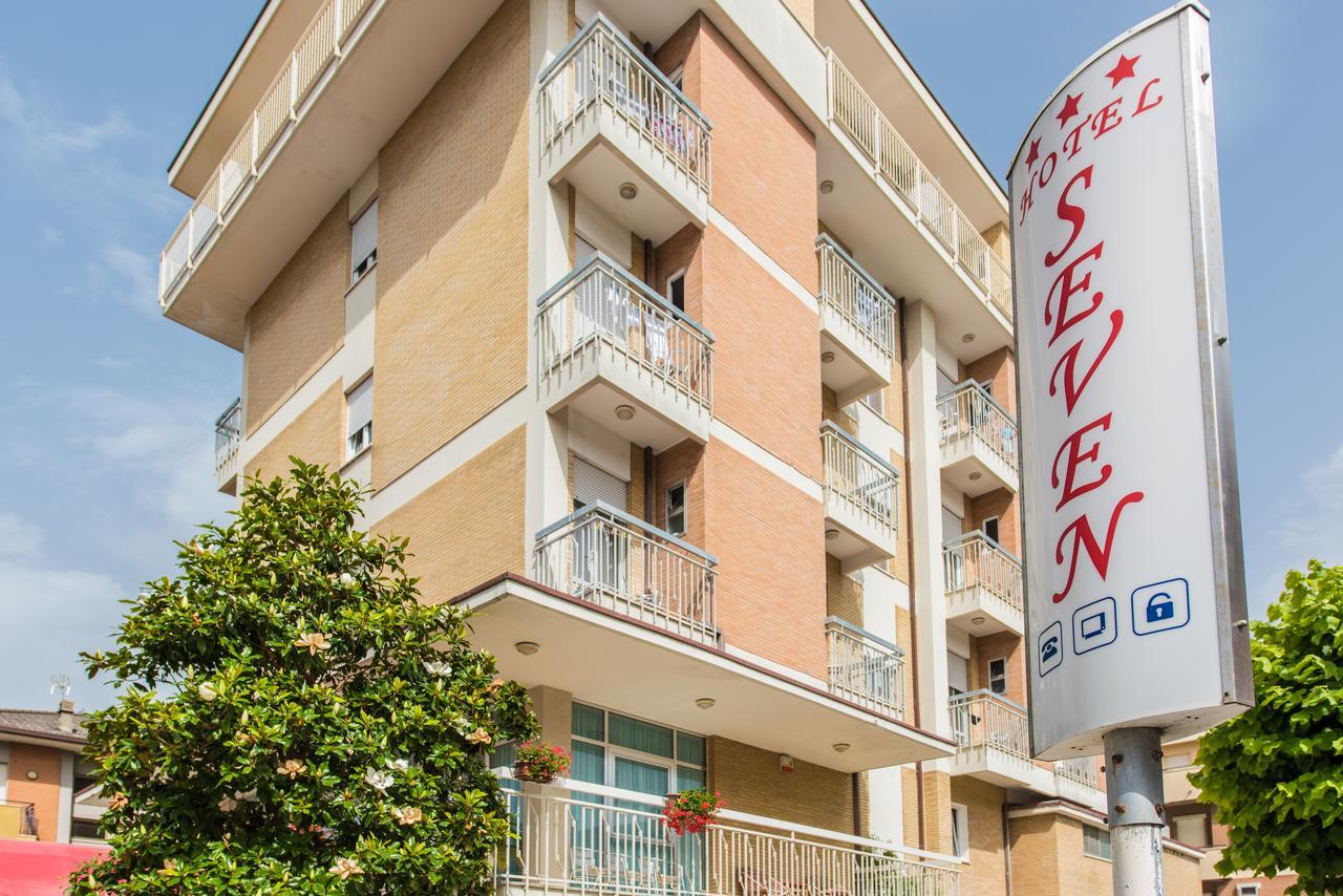 Hotel Seven Rimini Esterno foto