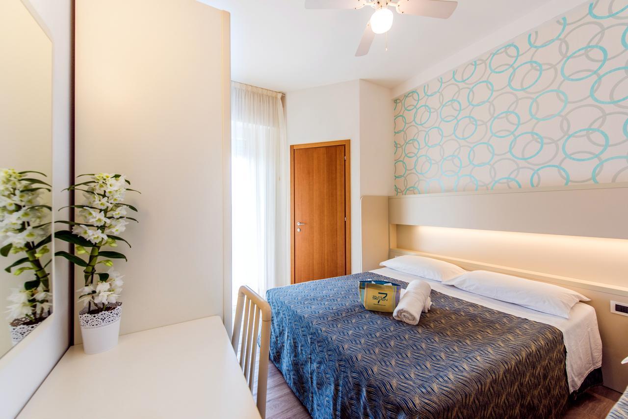 Hotel Seven Rimini Esterno foto