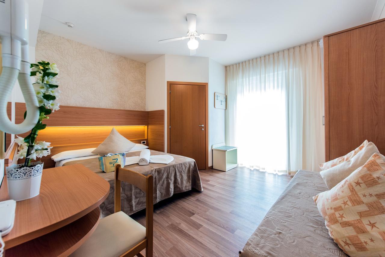 Hotel Seven Rimini Esterno foto