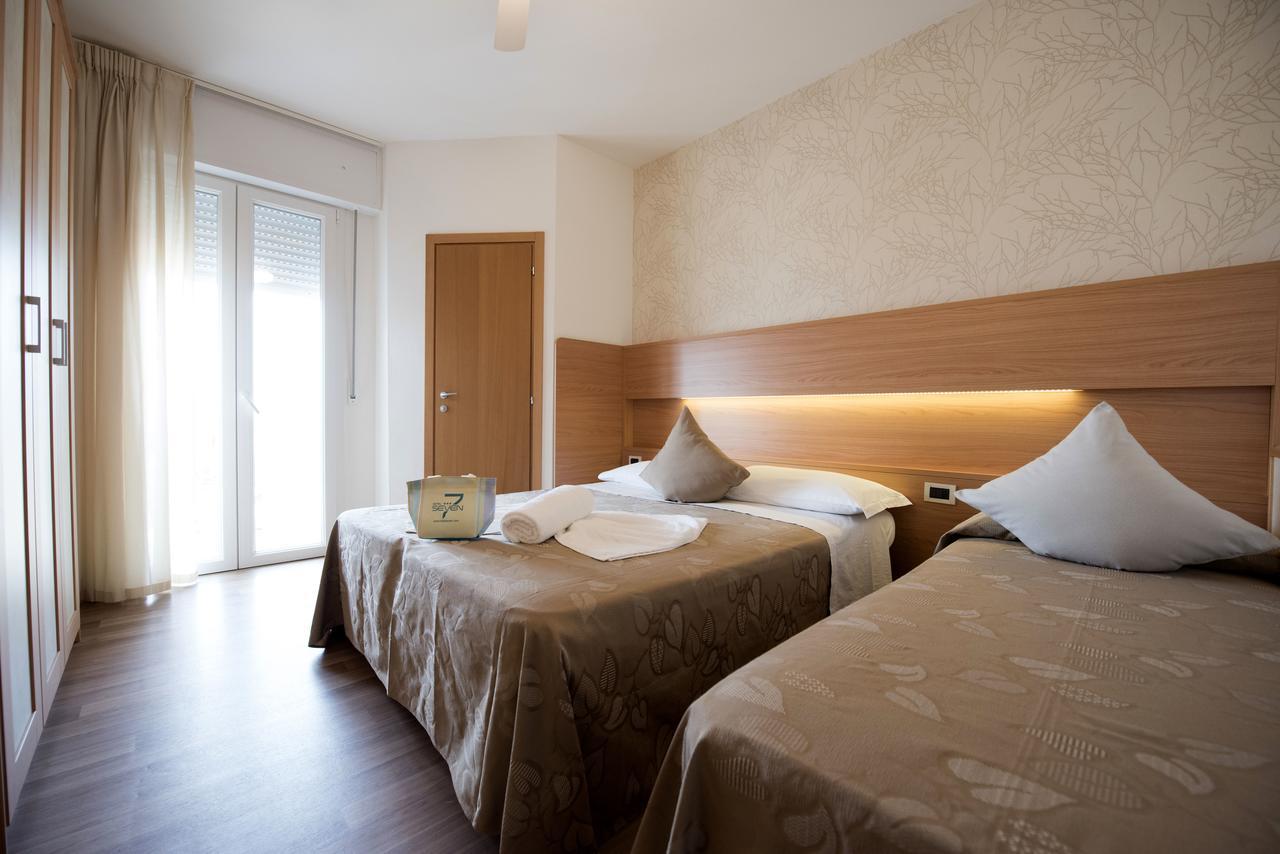 Hotel Seven Rimini Esterno foto