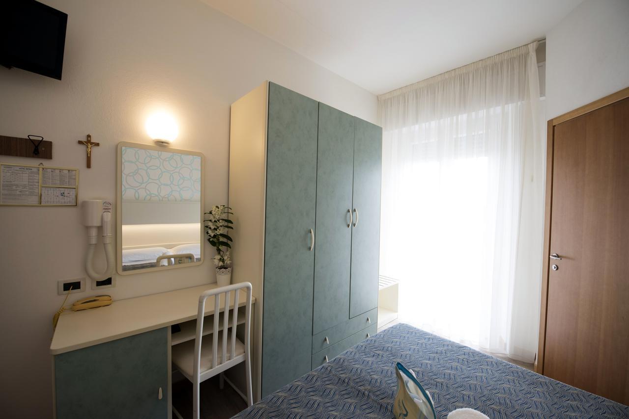 Hotel Seven Rimini Esterno foto