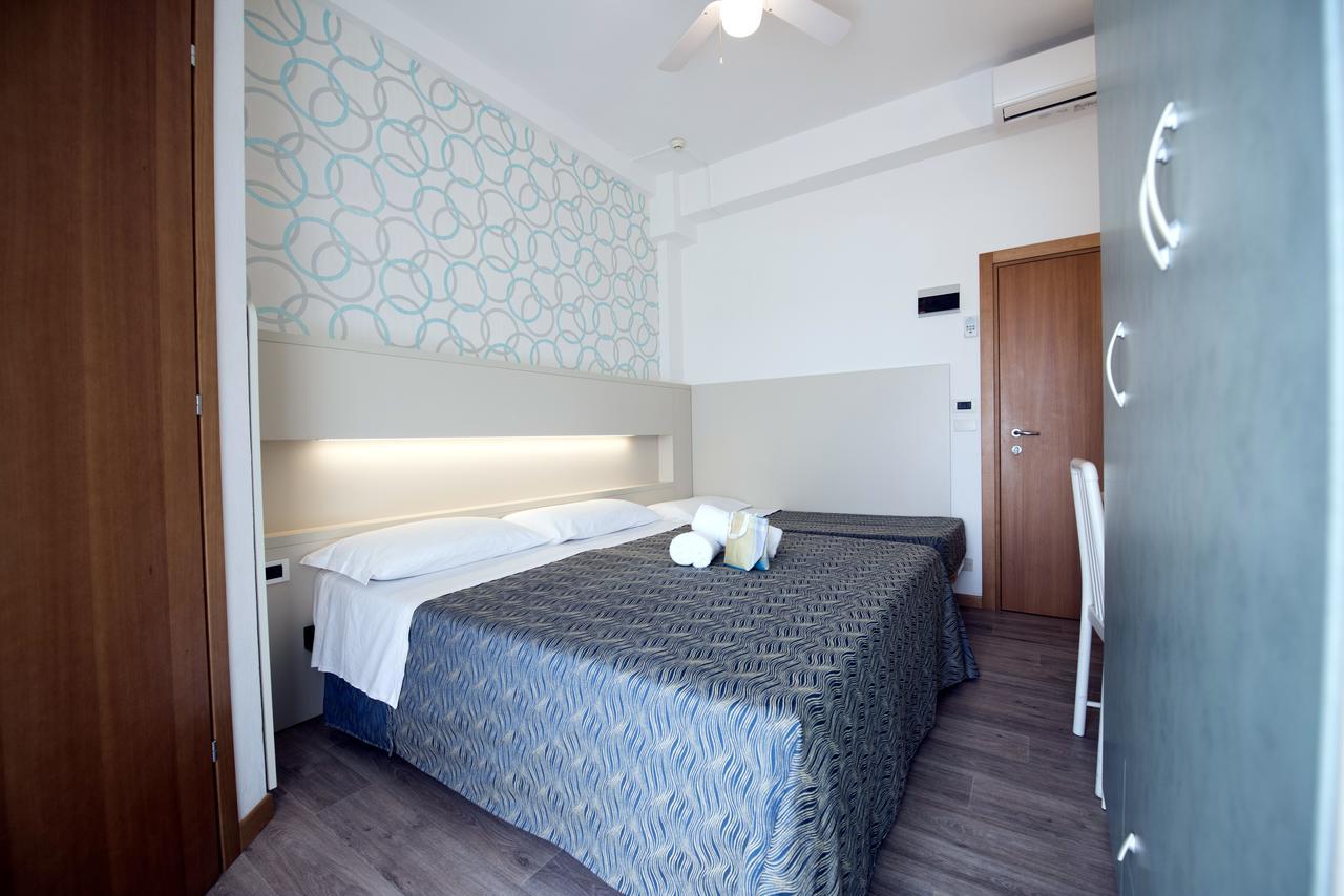Hotel Seven Rimini Esterno foto